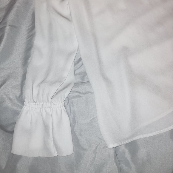White Suzy Shier formal blouse size xs - Picture 3 of 3